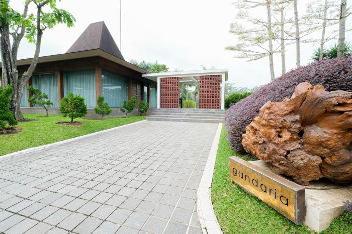 click to enlarge Golf View Room